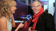 50-летие творческой деятельности Вячеслава Зайцева и конкурс причесок. Острый репортаж с Аллой Михеевой. Вечерний Ургант. Фрагмент выпуска от 18.10.2012