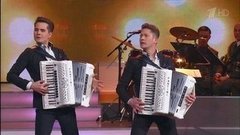 Кирилл и Константин Бондаренко — «Страдания». Праздничный концерт к Дню внутренних войск МВД России. Фрагмент выпуска от 02.04.2016