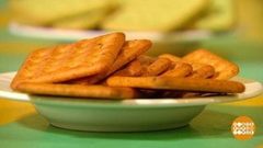 Зачем крекерам дырочки? Доброе утро. Фрагмент выпуска от 11.04.2019