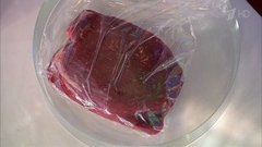 Как правильно разморозить мясо. Жить здорово! Фрагмент выпуска от 18.12.2015