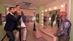 Иван Ургант и Тимофей Мозгов забрасывают Митю Хрусталева виноградом. Пролог. Вечерний Ургант. Фрагмент выпуска от 09.09.2015