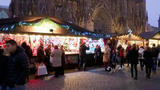 В Страсбурге старейшая рождественская ярмарка волшебной атмосферой встречает гостей
