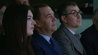 Дмитрий Медведев поздравил студентов ГИТИСа с Татьяниным днем