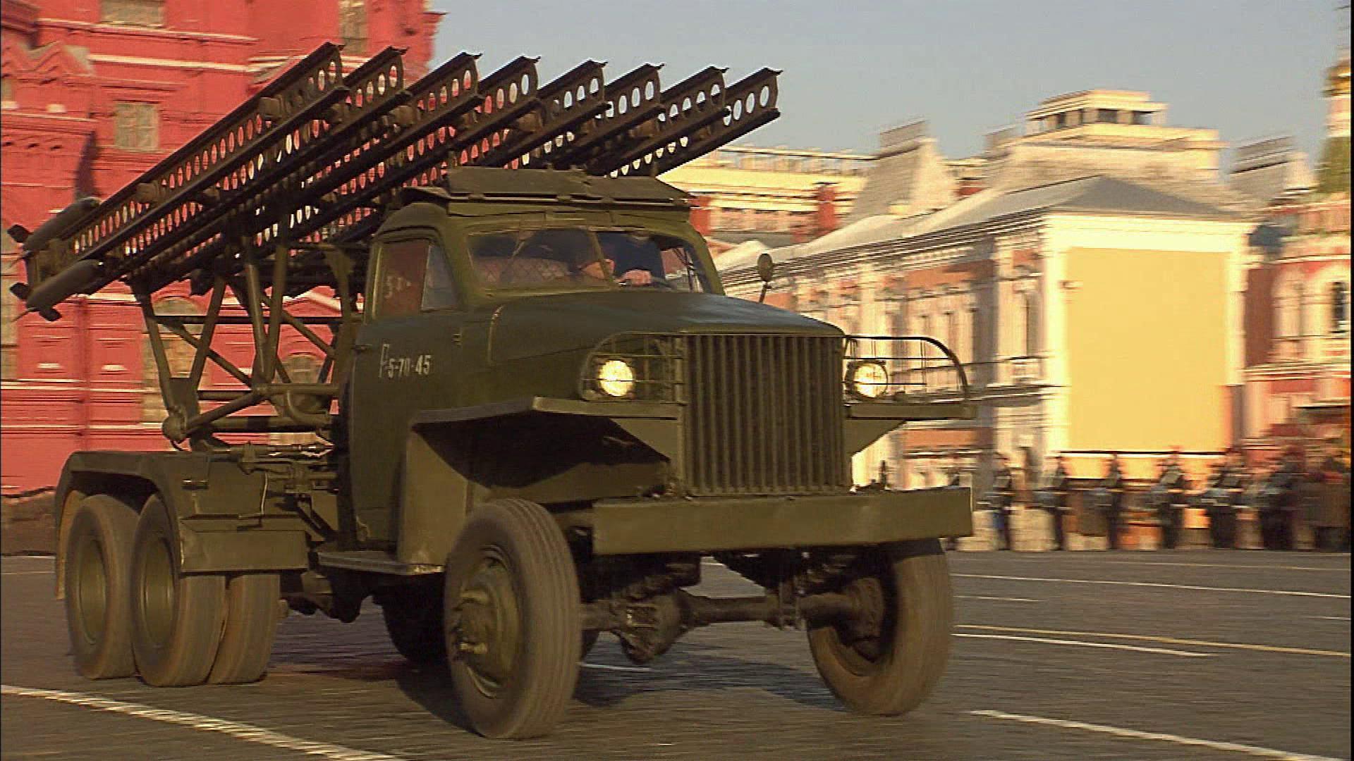 Москва. Красная площадь. Торжественный марш, посвященный 76-й годовщине парада 7 ноября 1941 года