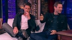 Актеры Джерард Батлер и Аарон Экхарт. Вечерний Ургант. Фрагмент выпуска от 29.03.2013