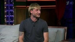 Двукратный олимпийский чемпион по фигурному катанию Евгений Плющенко. Вечерний Ургант. Фрагмент выпуска от 28.11.2014