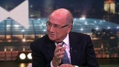 Президент ФИФА Йозеф Блаттер, министр спорта РФ Виталий Мутко и лучший игрок 2006 года Фабио Каннаваро. Вечерний Мундиаль. Фрагмент выпуска от 28.10.2014