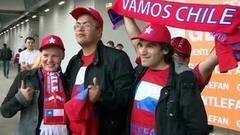Российские футбольные болельщики тепло встретили фанатов из Чили