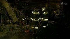 В Кемерове спасатели продолжают разбирать завалы в здании торгового центра