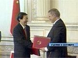 Премьер Госсовета КНР Чжу Жунцзи прибывает из Санкт-Петербурга в Москву
