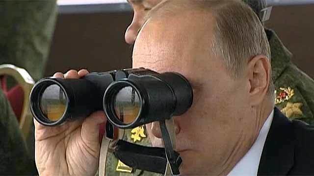 Путин с биноклем фото