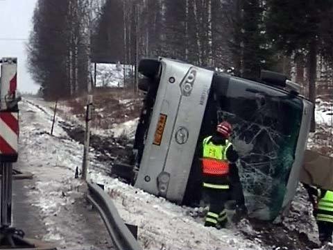 В Швеции автобус с 52 школьниками попал в аварию