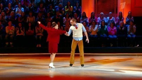 Александра Урсуляк и Роман Костомаров. Выступление. Фрагмент выпуска от 27.12.2014