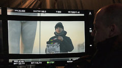 «Виден снег, вы его неправильно положили, затоптать его надо». На съемках фильма «Под электрическими облаками»