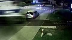 В Польше легковой автомобиль успел пересечь железнодорожный переезд за секунду до прохода поезда. Хиты интернета