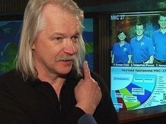 Первый в космосе. Акция первого канала. Солист группы «Земляне» Сергей Скачков спел для космонавтов