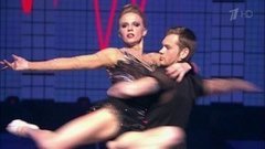 Светлана Феофанова и Виктор Марченко — «Знакомьтесь, Джо Блэк». Художественная гимнастика. Без страховки. Фрагмент выпуска от 07.02.2016