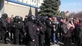 В украинских регионах, где недовольны политикой центральных властей, проходят митинги