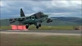 В Приморье во время учений штурмовик Су-25 отрабатывал посадку на шоссе