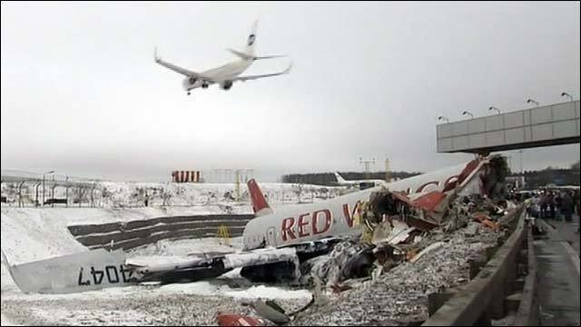 ту 204 выкатился в внуково. крушение ред вингс внуково. 29 декабря 2012 года. ту 204 внуково. авиакатастрофа ту-204 во внуково 29 декабря 2012 года.