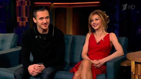 Певица Юлианна Караулова и фигурист Максим Траньков. Вечерний Ургант. Фрагмент выпуска от 24.10.2016