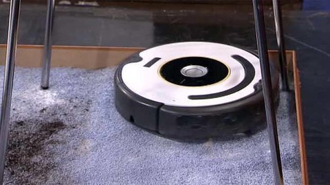 Незаменимый помощник — робот-пылесос. Дешево и сердито. Фрагмент выпуска от 07.03.2013