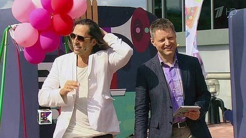 Александр Ревва демонстрирует ловкость рук. Парк. Фрагмент выпуска от 26.07.2015