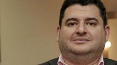 Джордж: бизнесмен, совладелец завода во Франции, много путешествует, поднялся на скалу «Язык тролля» в Норвегии. Давай поженимся! Фрагмент выпуска от 24.03.2016