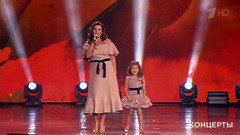 Жасмин с дочкой Маргаритой — «Счастливая песня». «Взрослые и дети». Праздничный концерт. Фрагмент выпуска от 04.06.2017