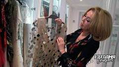 «Каждая звезда должна иметь такой кабинет». Любовь Успенская показала, где хранит концертные платья. Сегодня вечером. Фрагмент выпуска от 02.03.2019