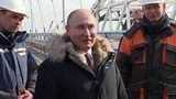 Поездка Владимира Путина в Крым началась с осмотра моста через Керченский пролив и трассы «Таврида»