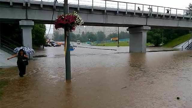 В лужах картинки на первой дом