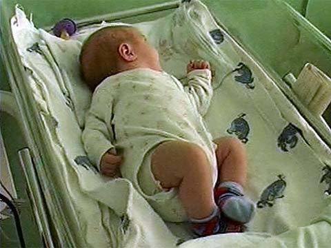 В новой москве тела младенцев. Новорождённые дети в больнице. Новорожденный мальчик в роддоме. Месячный ребенок в больнице.