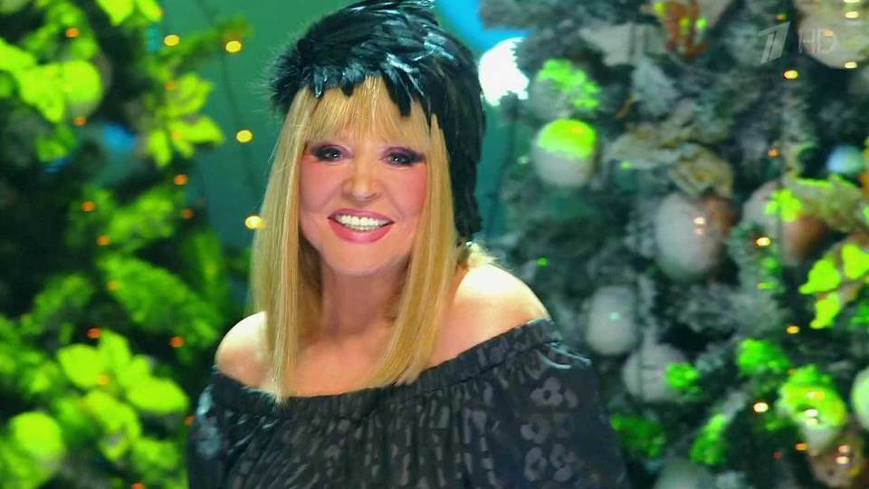 Новый год аллы пугачевой. Новогодняя ночь на первом 2016. Новый год аллы пугачевой. Пугачева юрмала 2014. Голубой огонек пугачева.