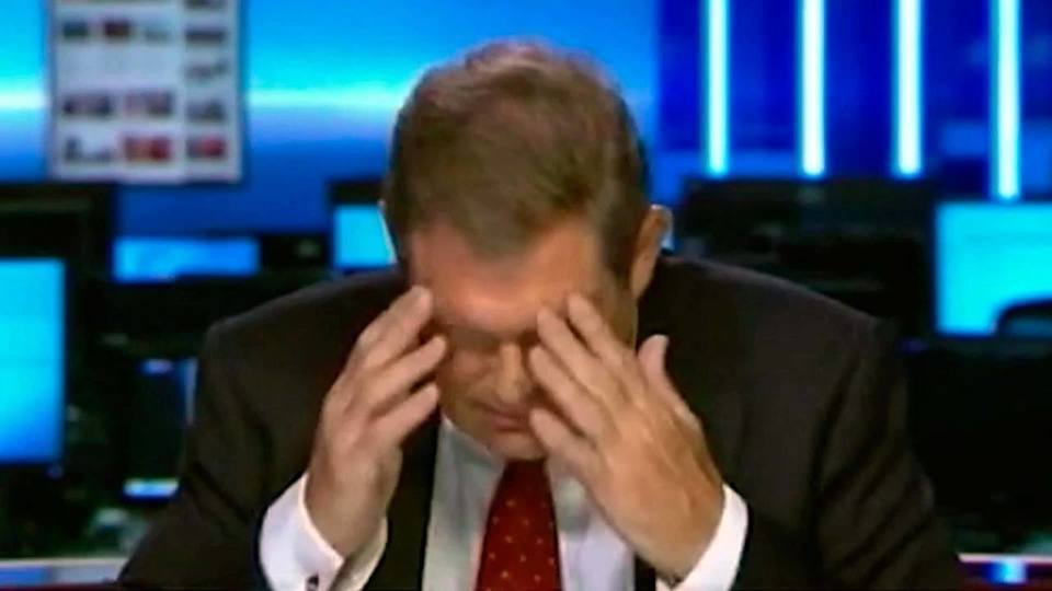 Британский корреспондент так расстроился из-за ошибки в прямом эфире, что не смог продолжить свой рассказ. Хиты интернета