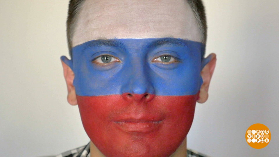 Фото с российским флагом на лице