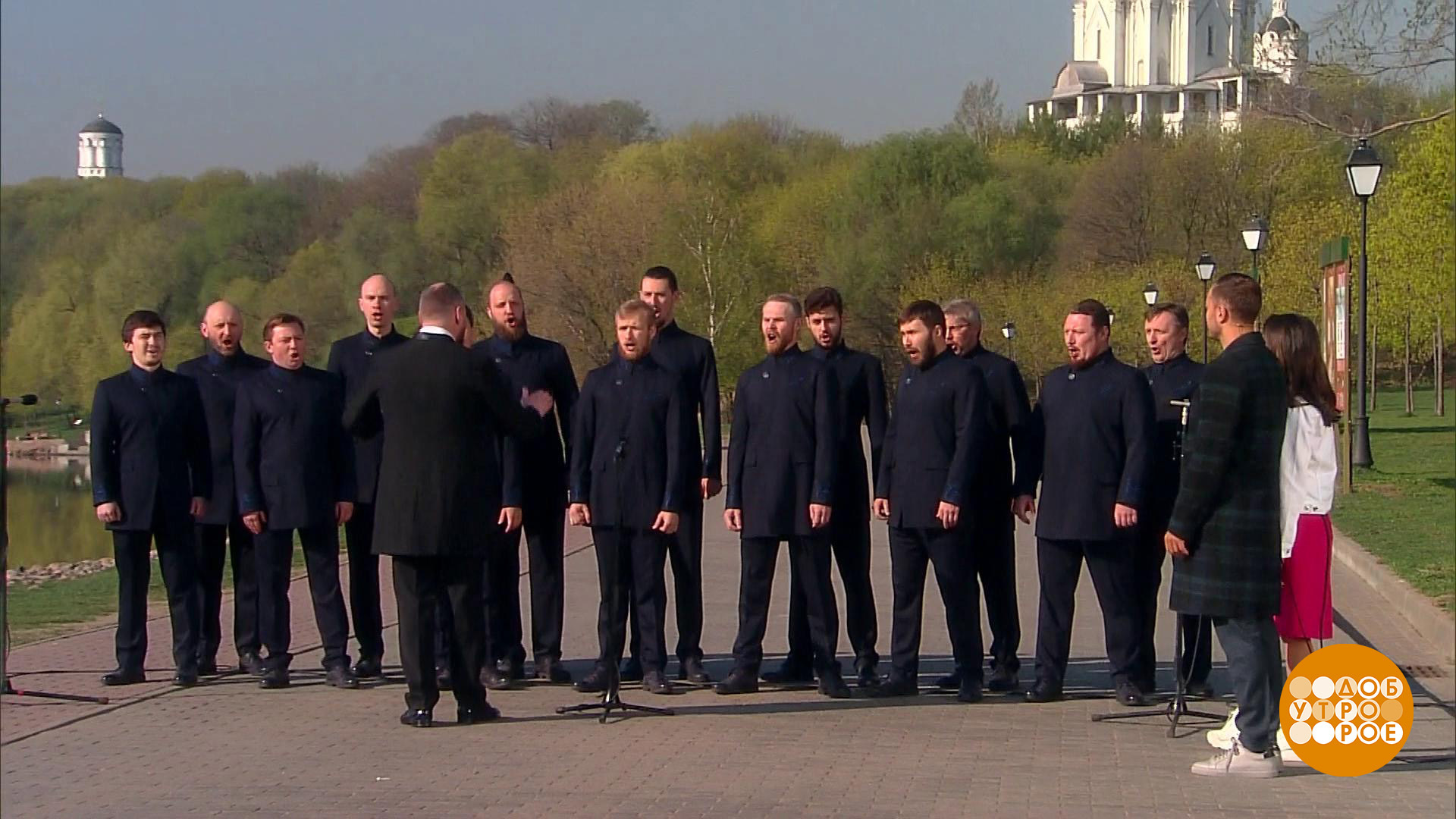 Песнь богородице хор сретенского монастыря. Хор Сретенского монастыря в рясах. Семинарский хор Сретенского монастыря. Хор Сретенского монастыря фото. Мужской хор Успенского монастыря состав участников.