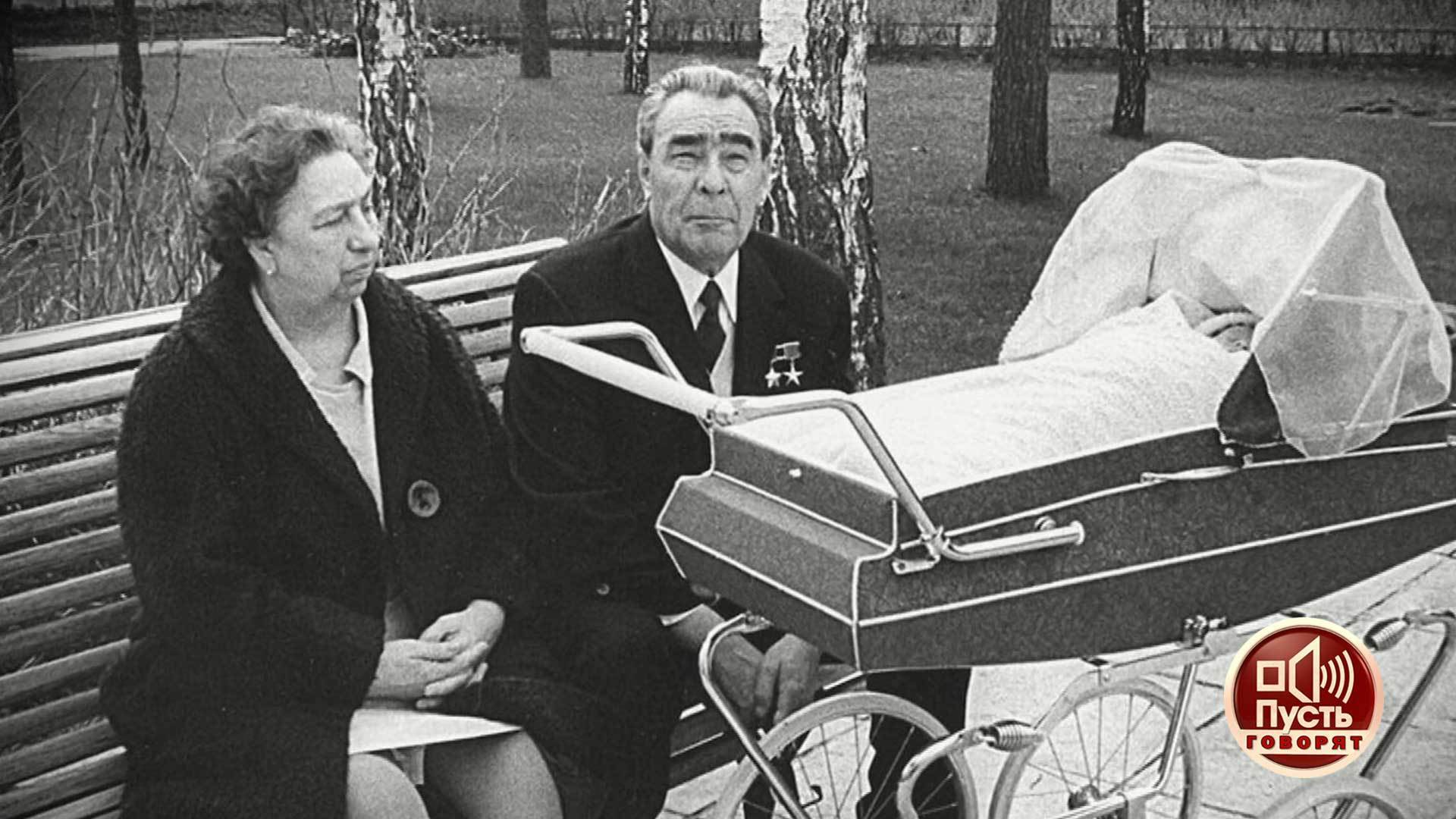 «Пусть говорят». Долгий последний путь: почему внучку Брежнева не хоронит молодой муж?