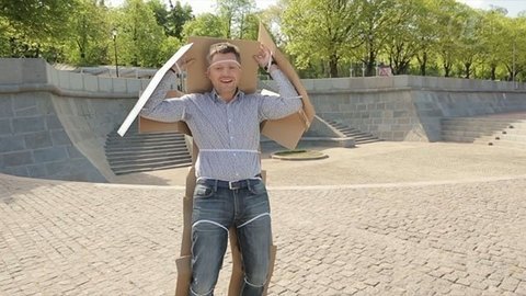 Алексей Пивоваров прыгает сквозь вентилятор и исчезает!