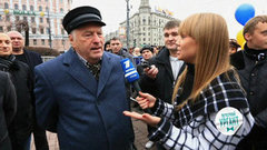 День народного единства. Острый репортаж с Аллой Михеевой. Вечерний Ургант. Фрагмент выпуска от 09.11.2012