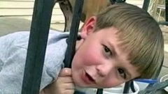 Застрявший в решетке мальчик и его удивительное освобождение! Хиты интернета