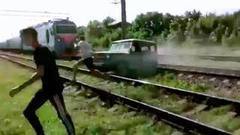 Кадры аварии на железной дороге, которая лишь чудом обошлась без жертв. Хиты интернета