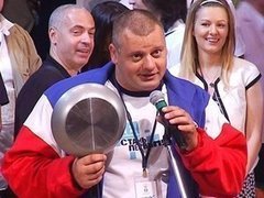 Стань первым! Александр Муромский согнул в трубочку сковородку