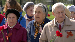 Россия готовится к 9 мая: дань уважения героям, теплые слова и даже мини-парады для фронтовиков