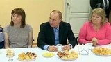 С теми, кто остался без крова после сильных пожаров в Хакасии, встретился Владимир Путин
