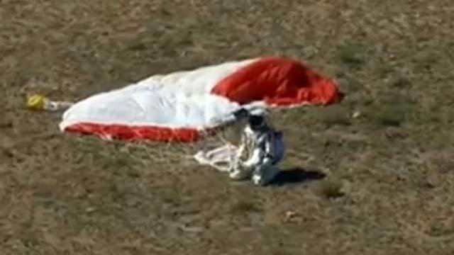 Первый в мире секс во время прыжка с парашютом﻿