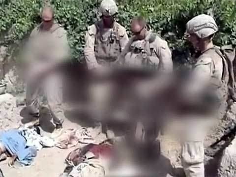 В Интернете появились кадры из Афганистана, где американские солдаты оскверняют тела талибов