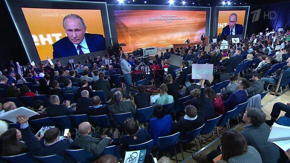 Картинки по запросу зрители смотрят пресс конференцию Путина 14.12.2017