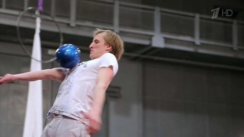 Иван Скобрев. Художественная гимнастика. Профайл. Без страховки. Фрагмент выпуска от 28.05.2016