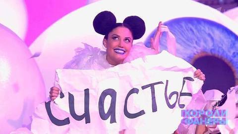 Агата Муцениеце — «Грею счастье». Короли фанеры. Фрагмент выпуска от 23.12.2017